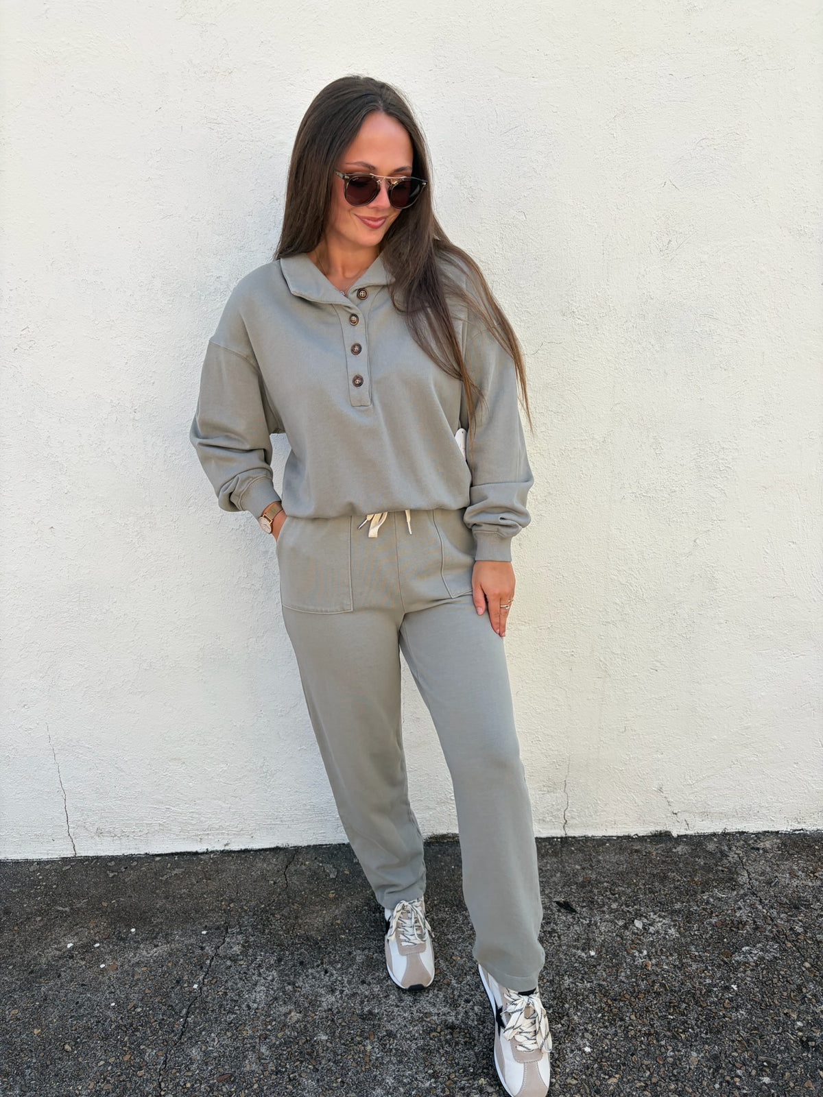 ELLE GREY | EVERGREEN BUTTON COLLAR PULLOVER