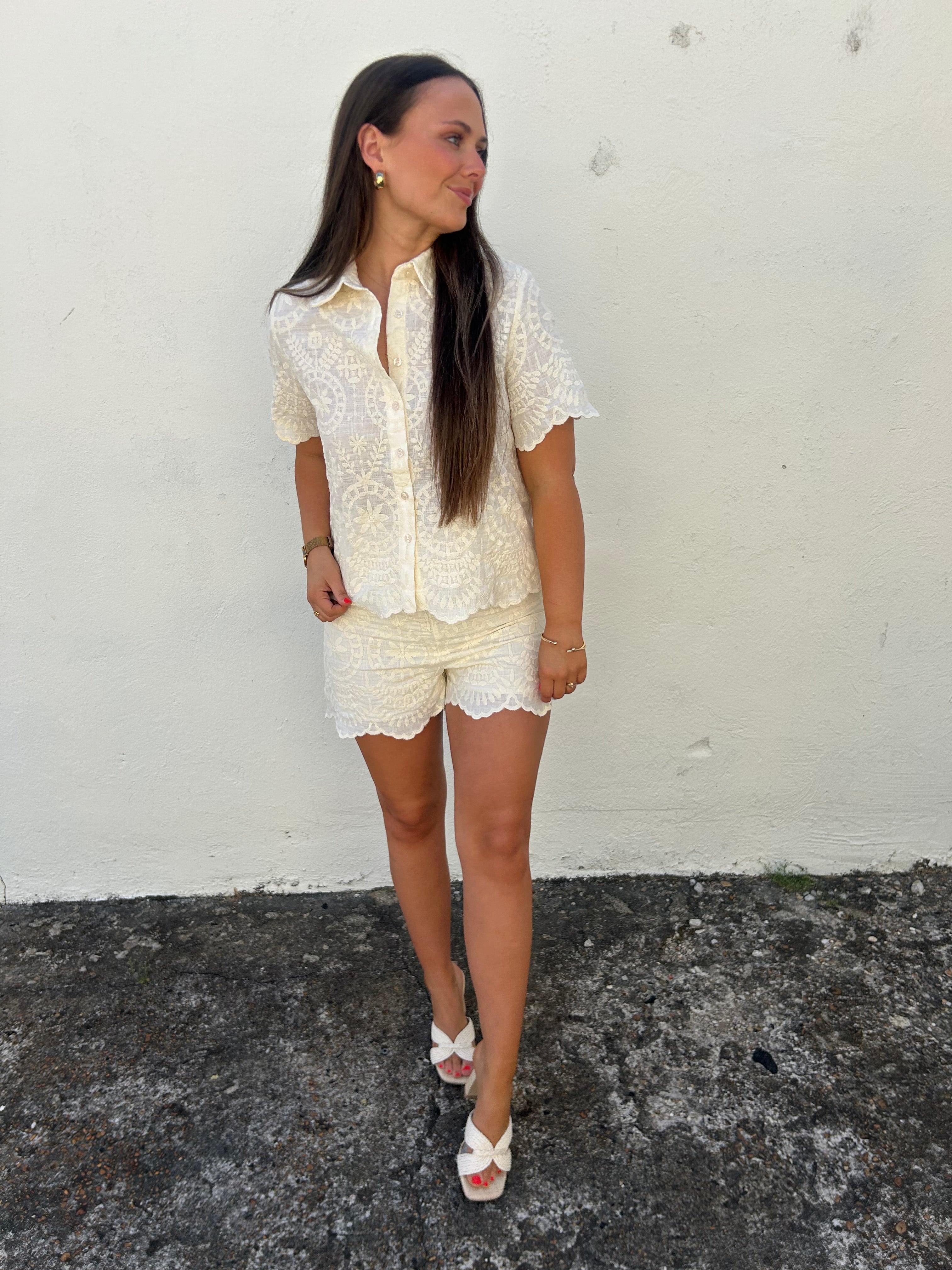THE HEIRLOOM SCALLOP BUTTON DOWN