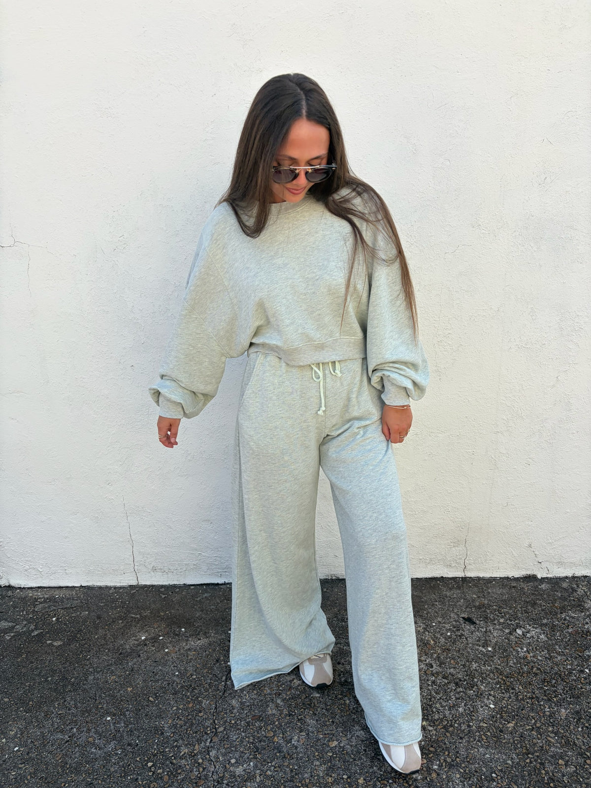 THE EVERYDAY CROPPED SWEATSHIRT