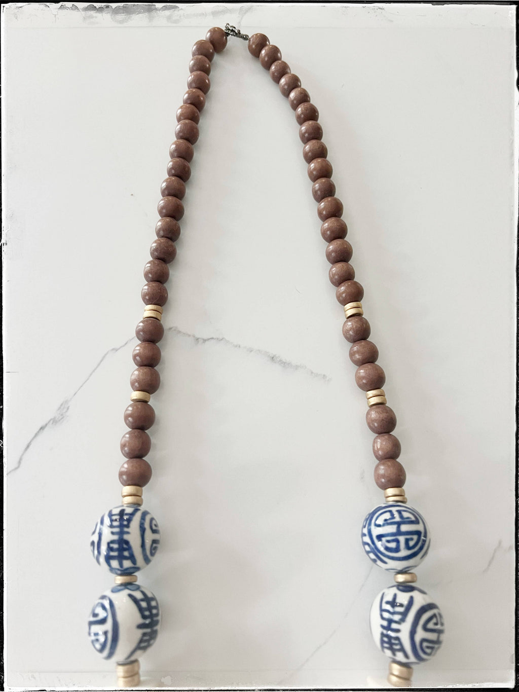 GENTRY BY JENNA | BLUE CHINOISERIE + WOOD NECKLACE