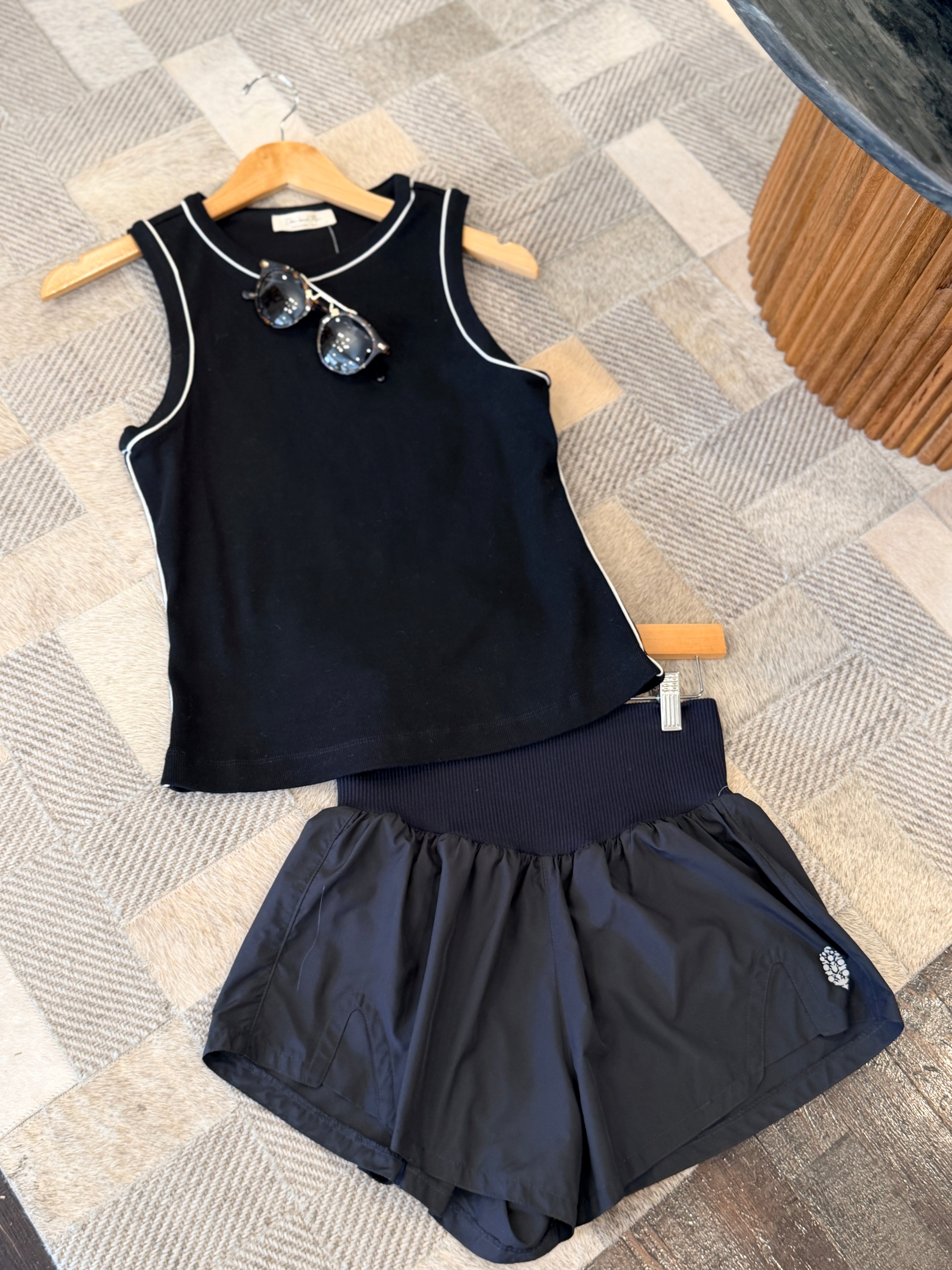 DOE AND RAE | THE CONTRAST TANK