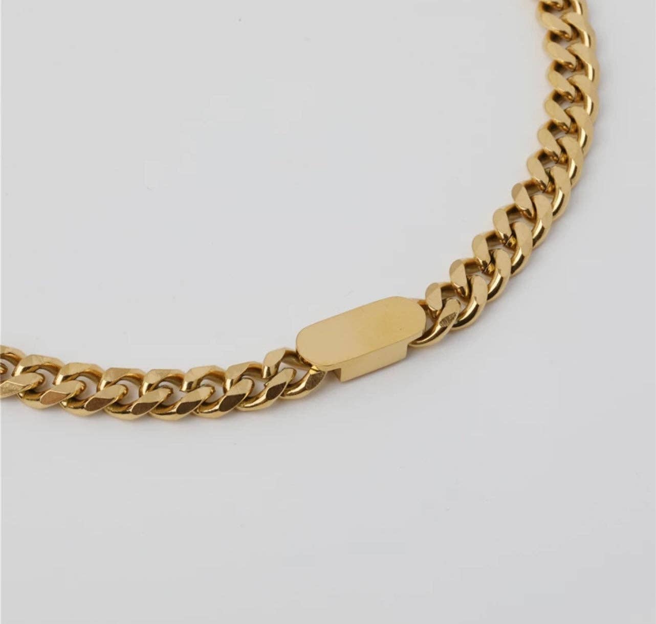 CHANSUTT PEARLS | GOLD PENDANT NECKLACE