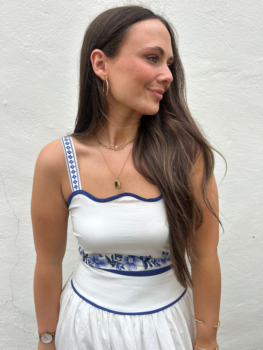 THE BLUE PORCELAIN SCALLOPED TOP