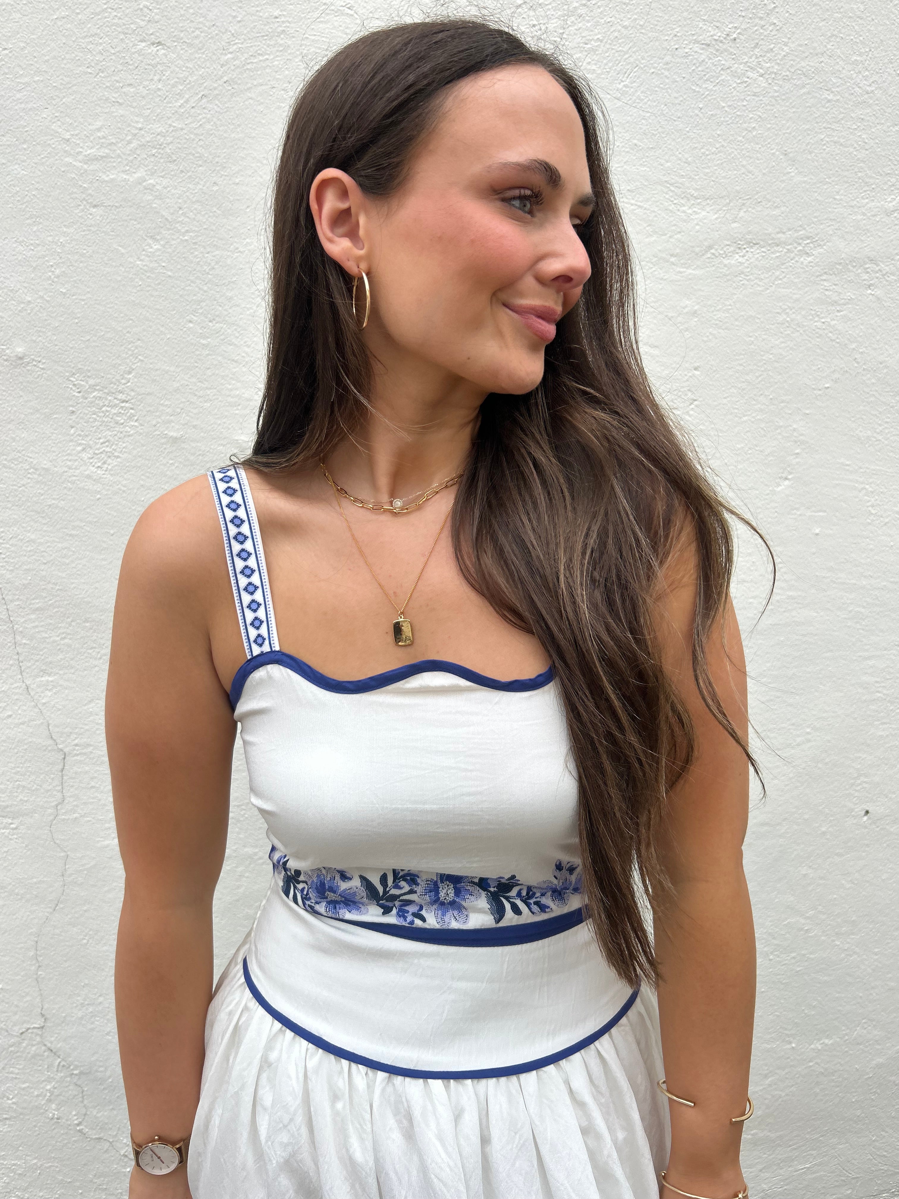 THE BLUE PORCELAIN SCALLOPED TOP