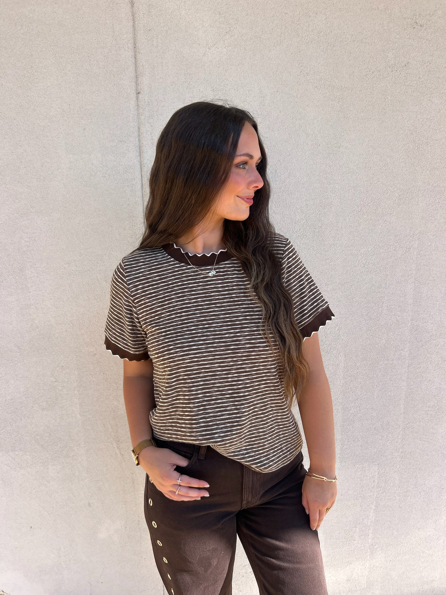 CHOCOLATE SCALLOP STRIPE TEE