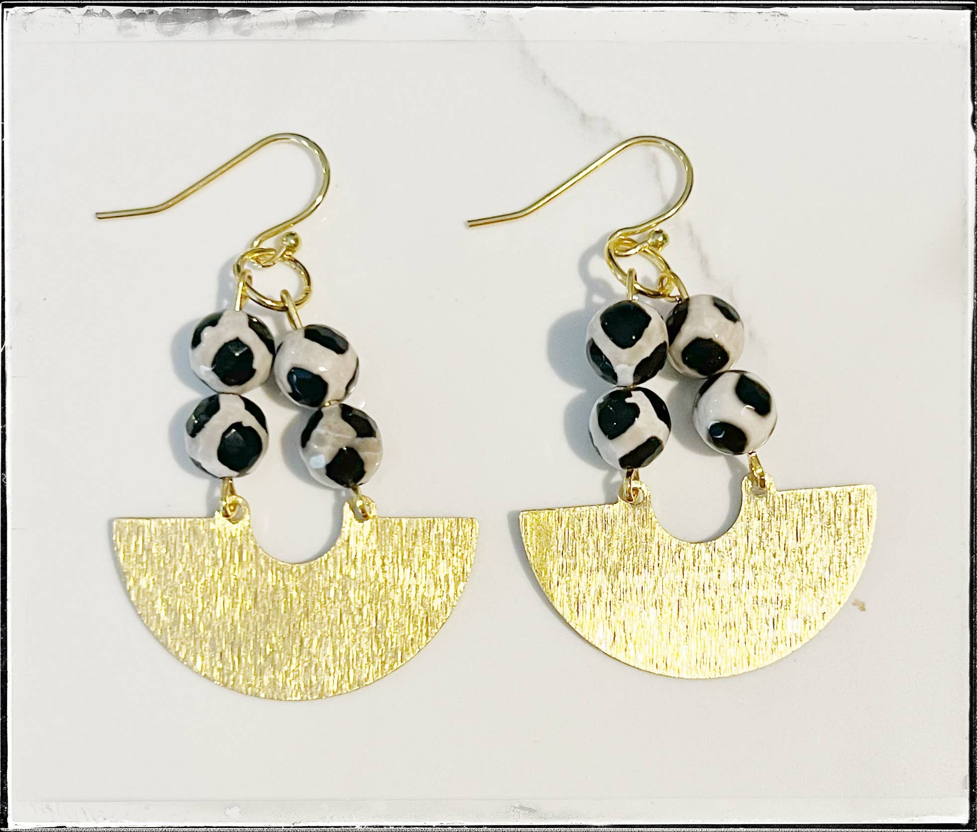 GENTRY BY JENNA | GOLD AGATE BEAD EARRING