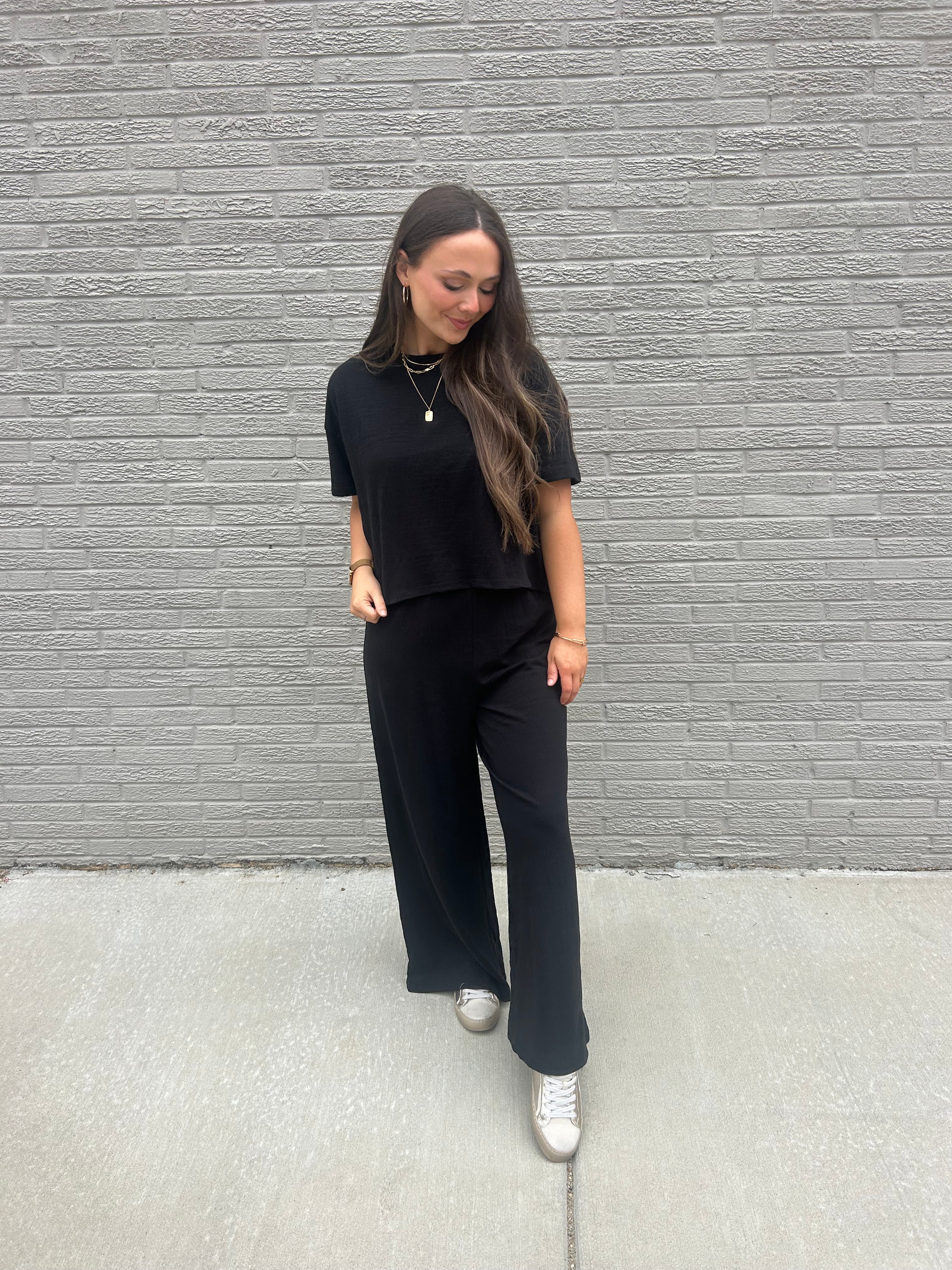 Z SUPPLY | SWAY TEXTURED CROPPED TEE IN BLACK