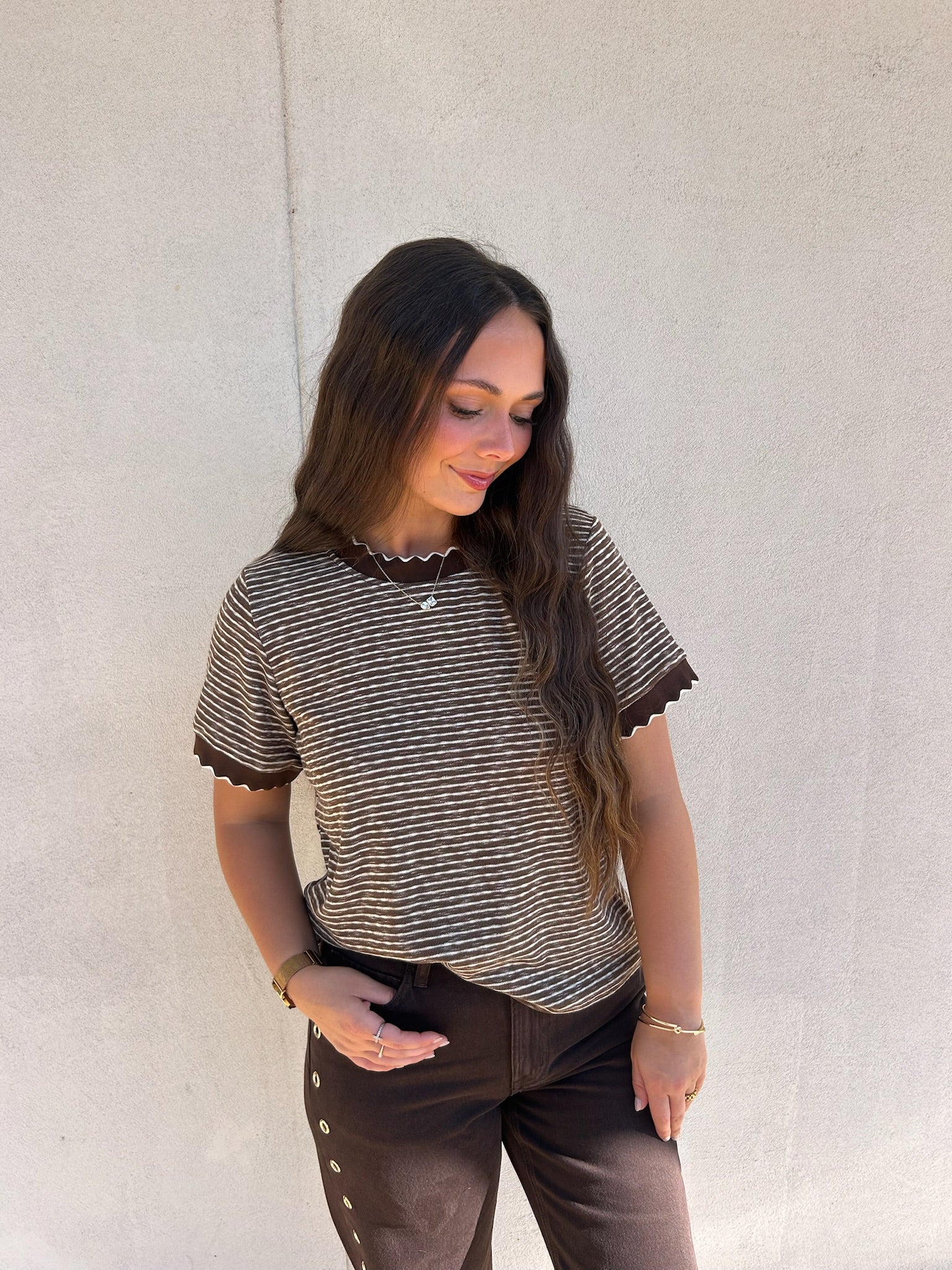 CHOCOLATE SCALLOP STRIPE TEE