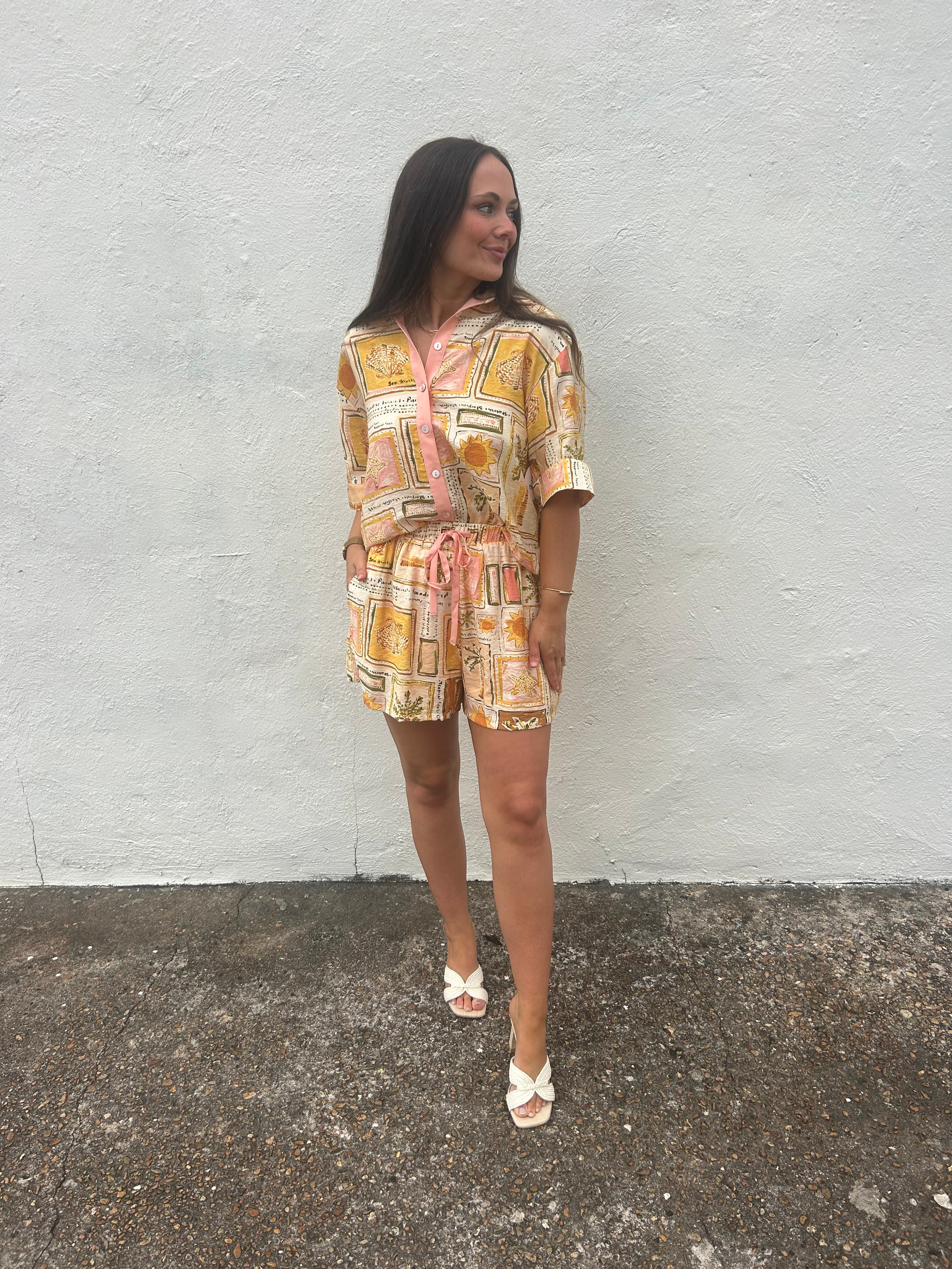 SANDCASTLE PRINT RELAXED SHORT