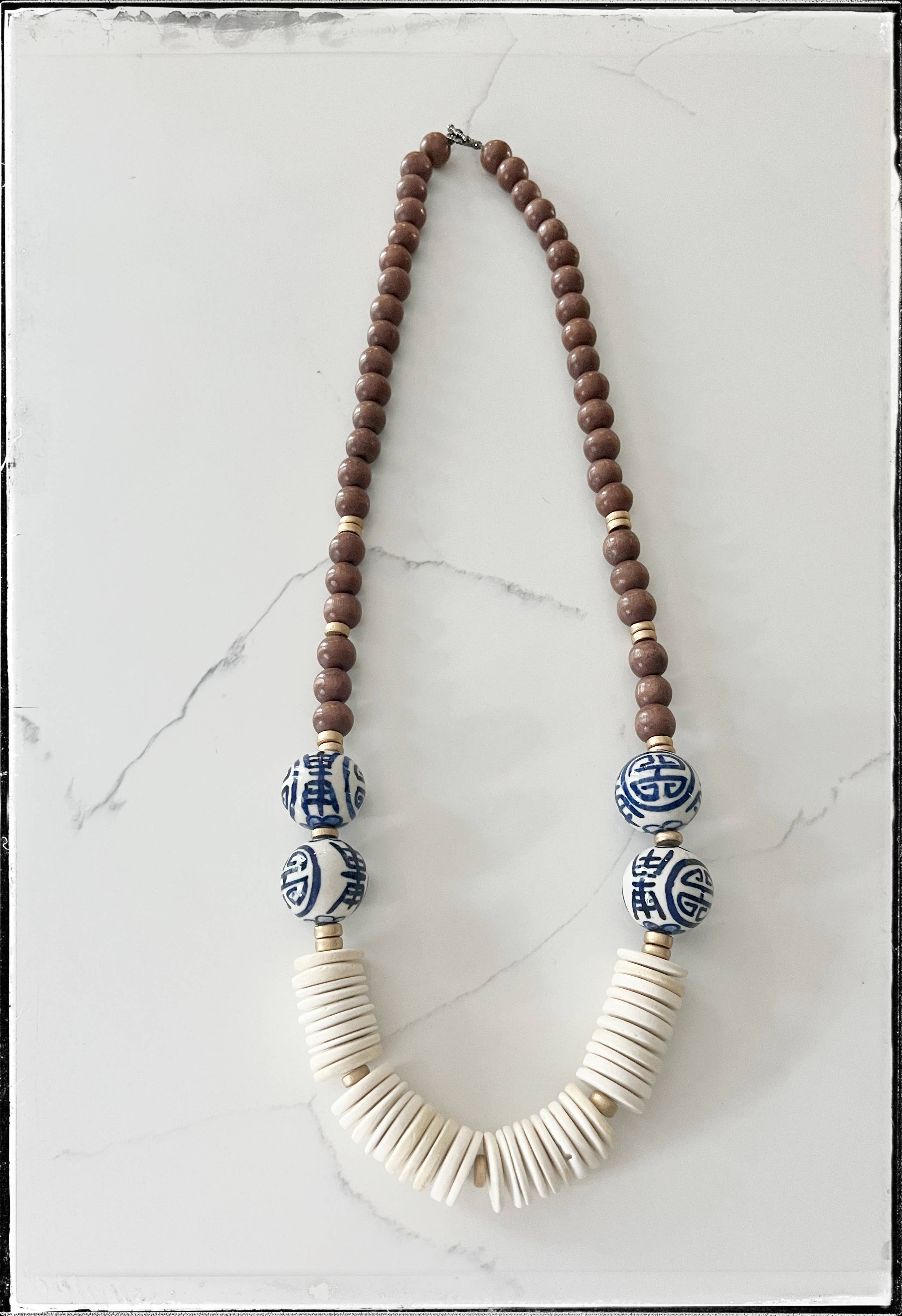 GENTRY BY JENNA | BLUE CHINOISERIE + WOOD NECKLACE
