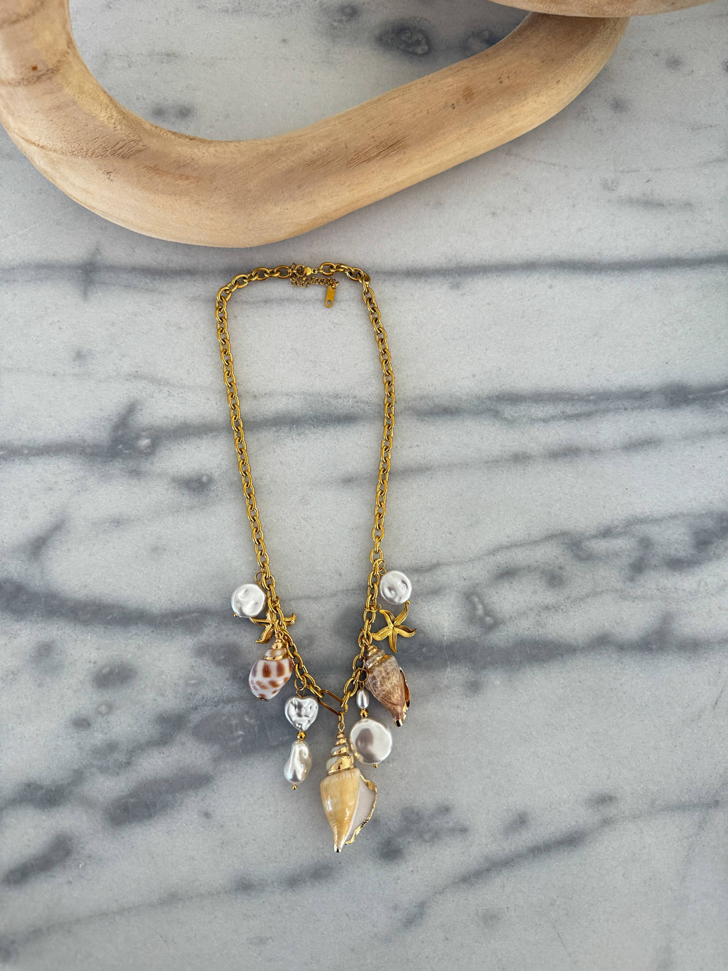 CHANSUTT PEARLS | SHELL CHARM NECKLACE