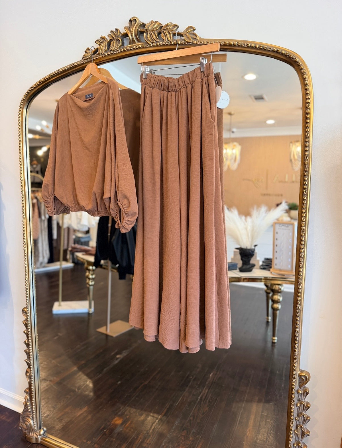 SOFT STRUCTURE BLOUSE IN MOCHA