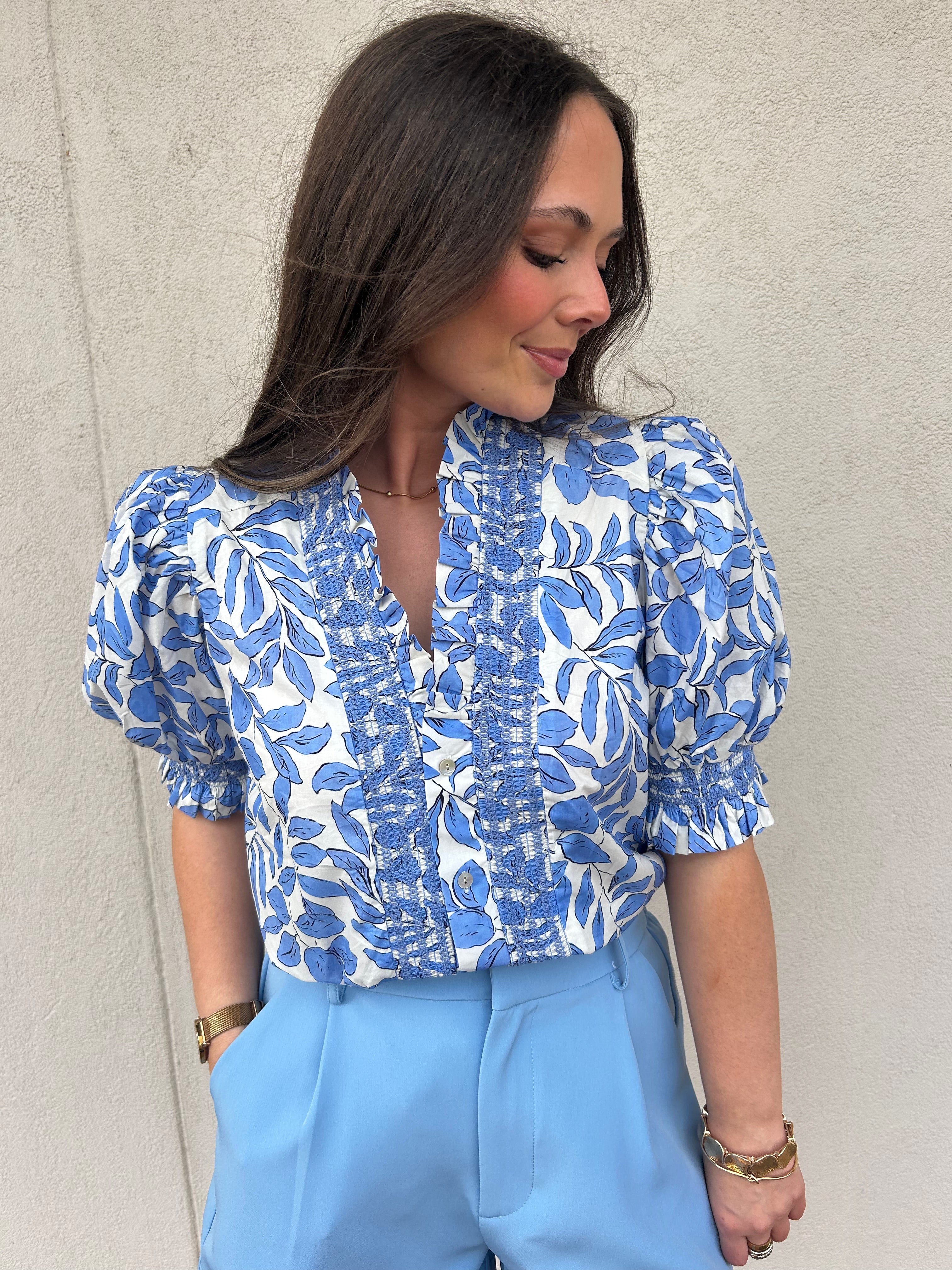 GLAM | THE ESSENTIAL SHORT IN BLUE