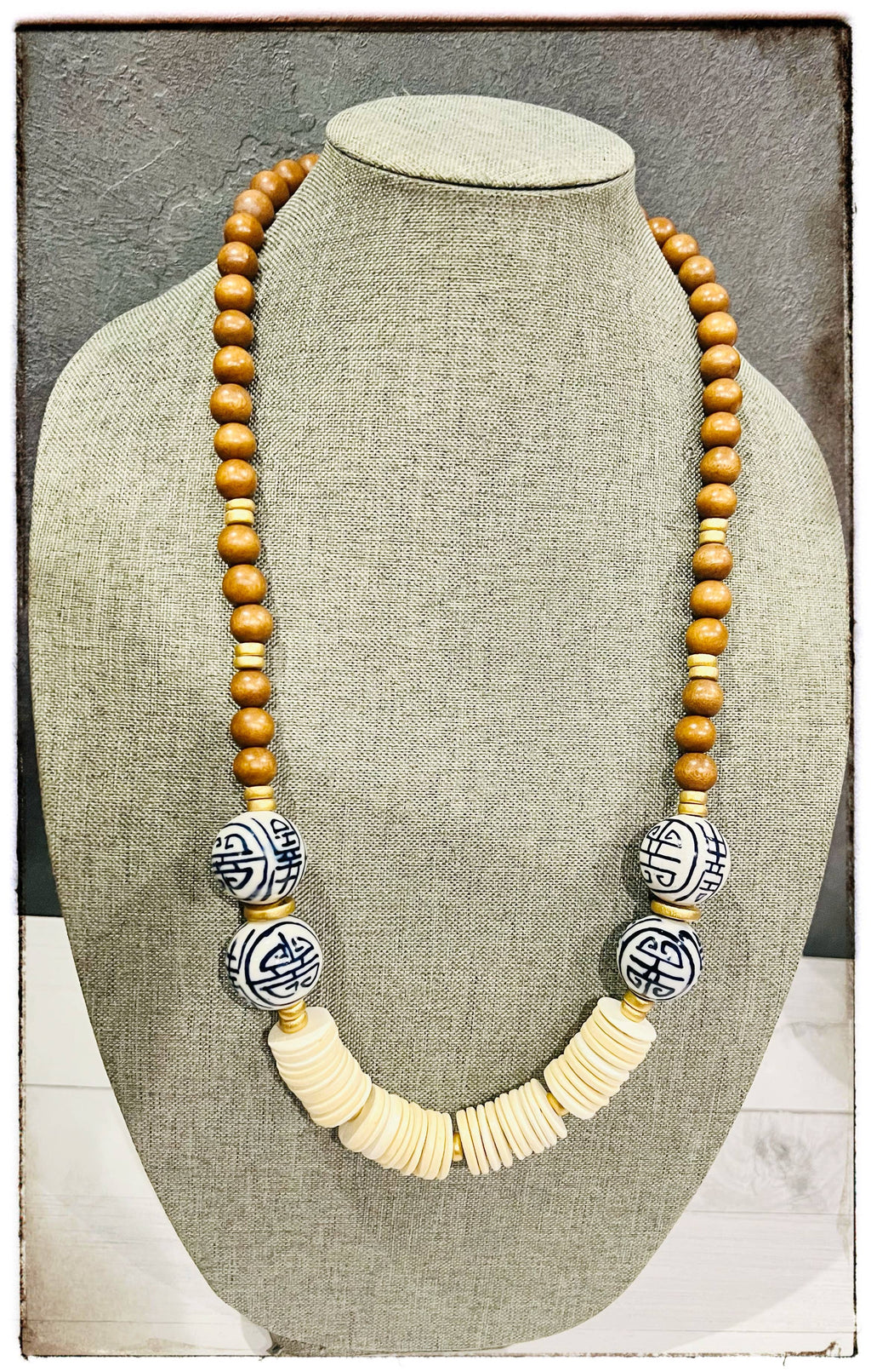 GENTRY BY JENNA | BLUE CHINOISERIE + WOOD NECKLACE