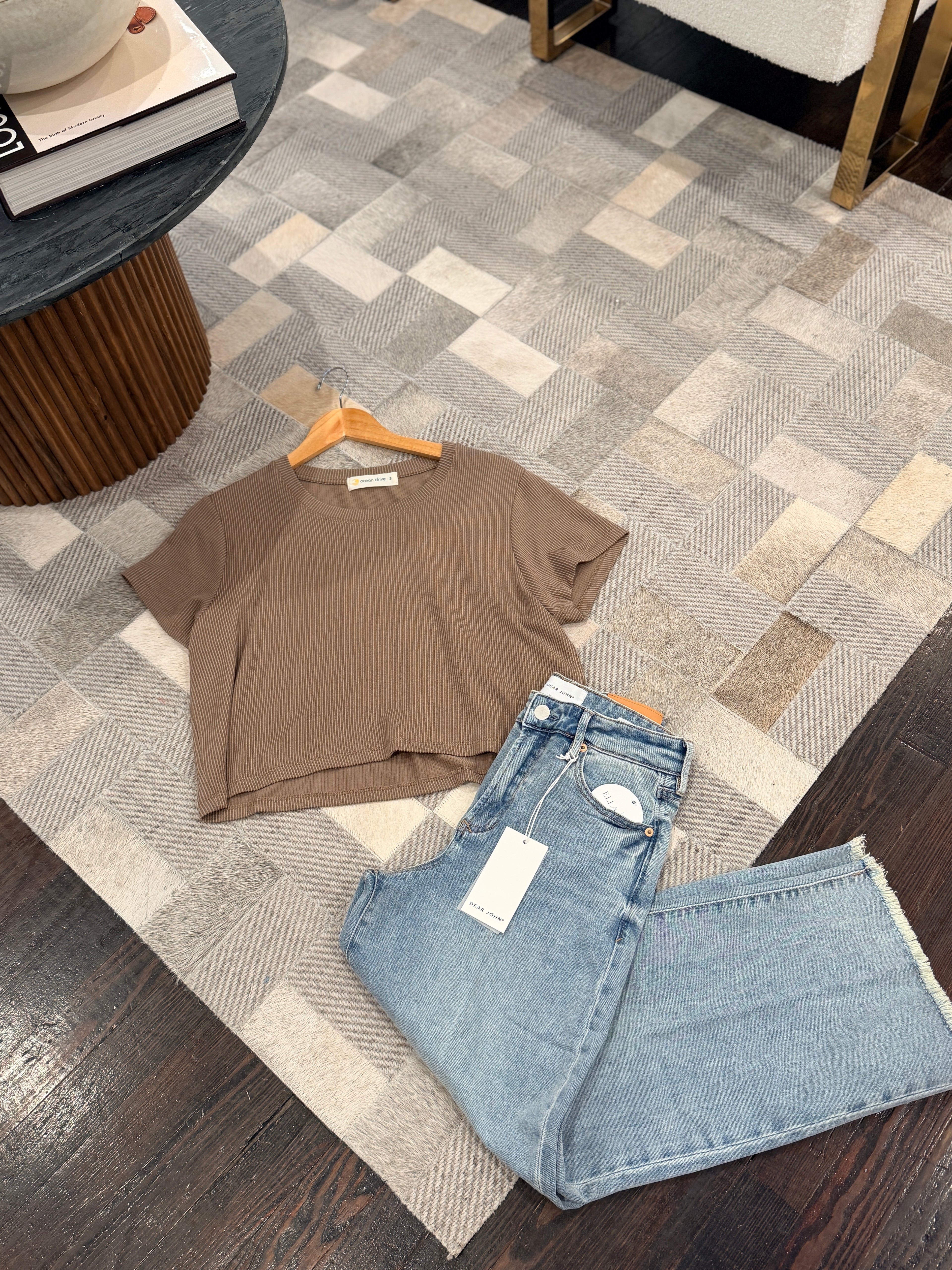 MOCHA MUSE RIBBED TEE