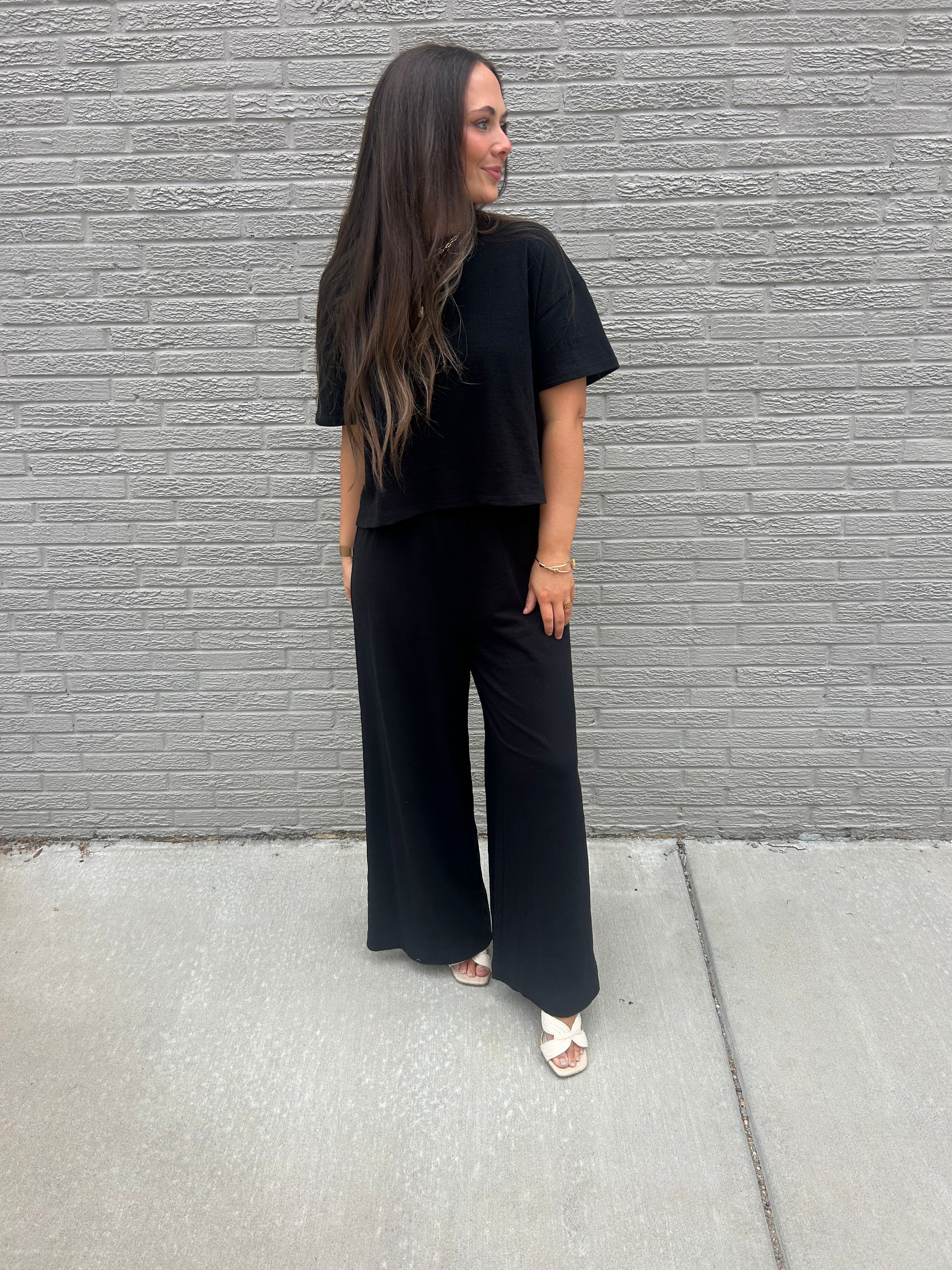 Z SUPPLY | SWAY TEXTURED CROPPED TEE IN BLACK