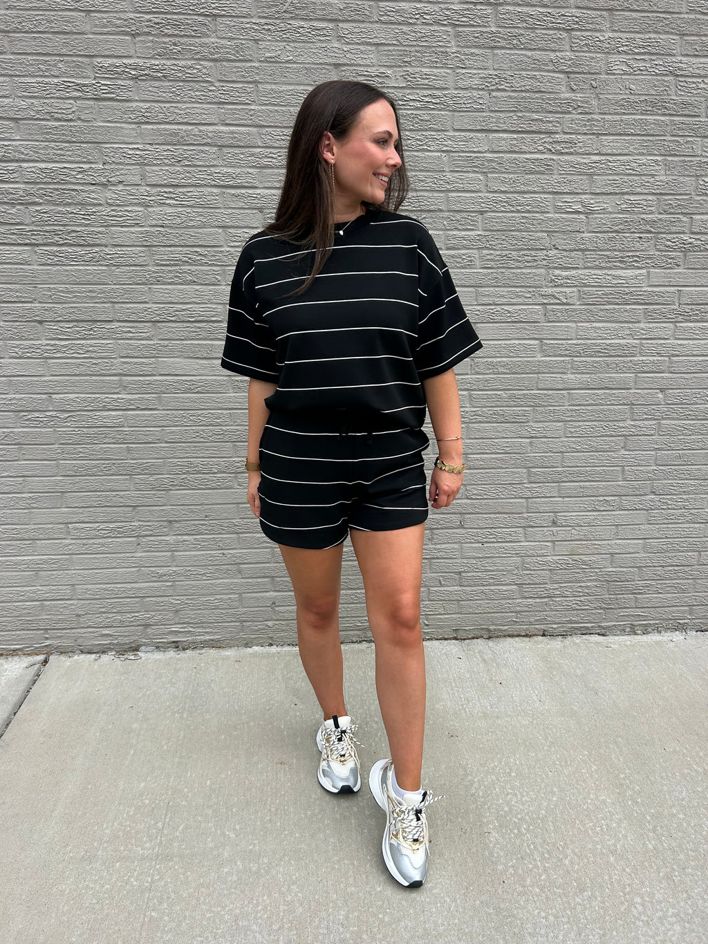SIGNATURE STRIPE SHORT IN BLACK + CREAM