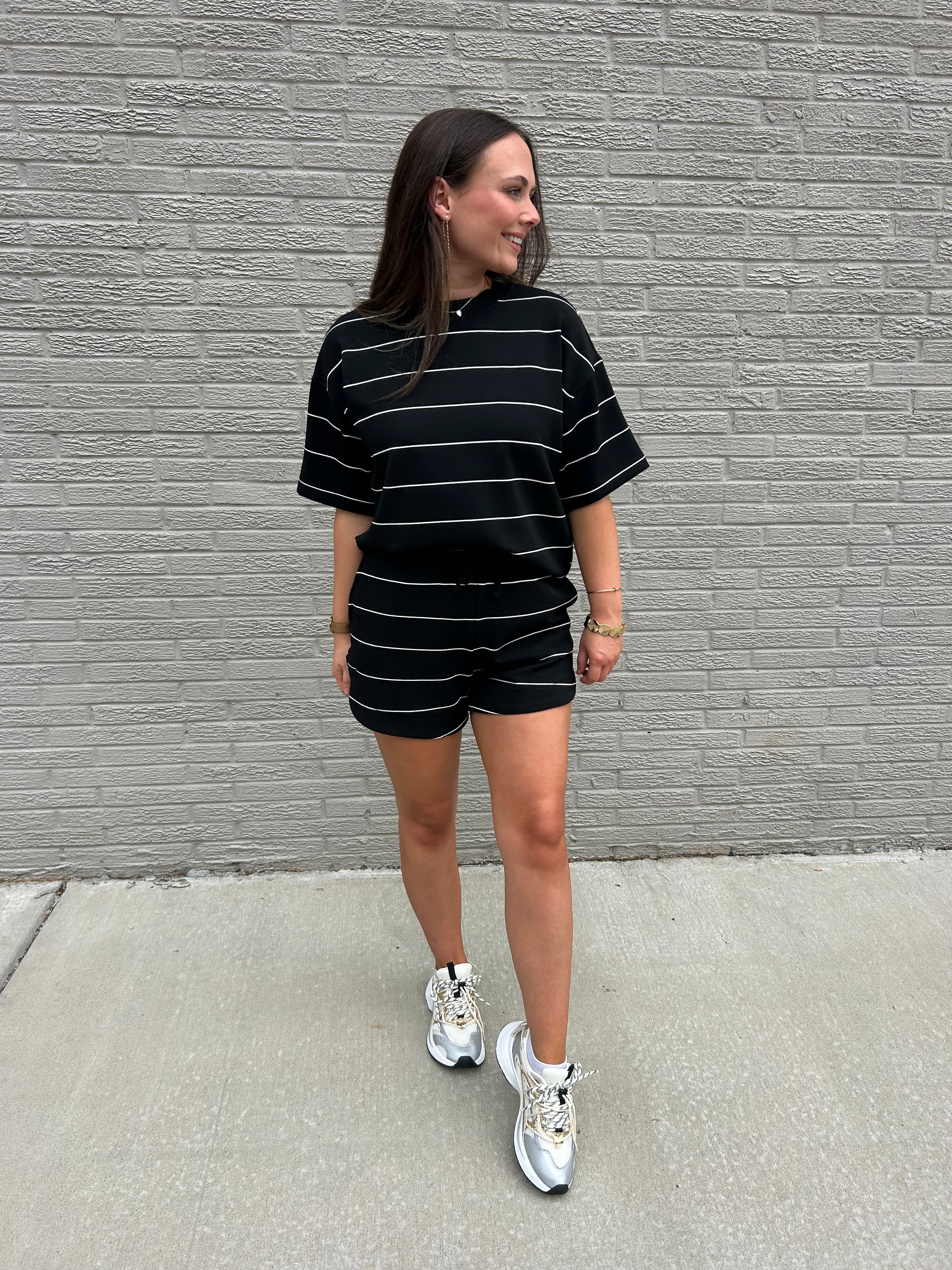 SIGNATURE STRIPE SHORT IN BLACK + CREAM