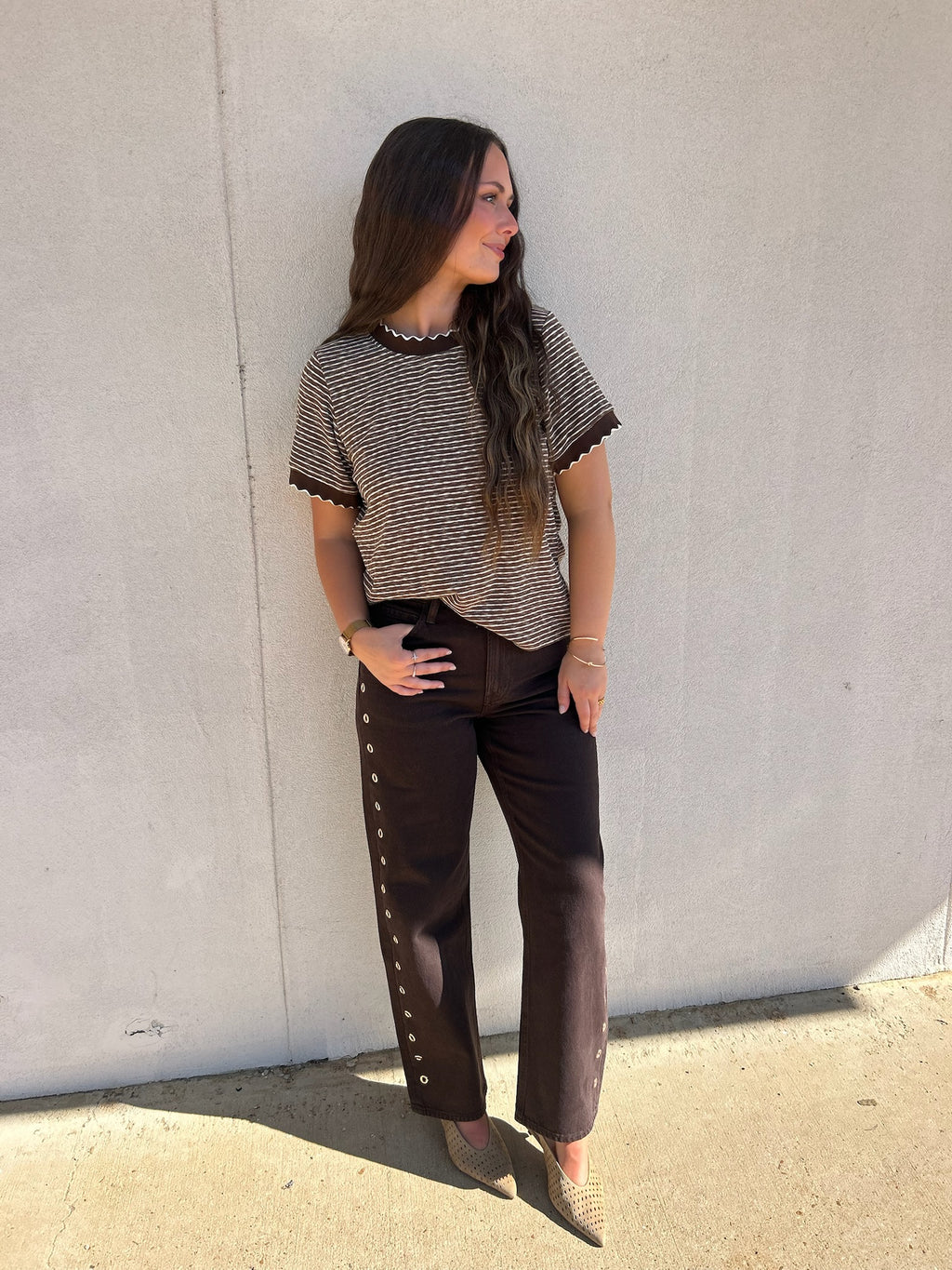 CHOCOLATE SCALLOP STRIPE TEE