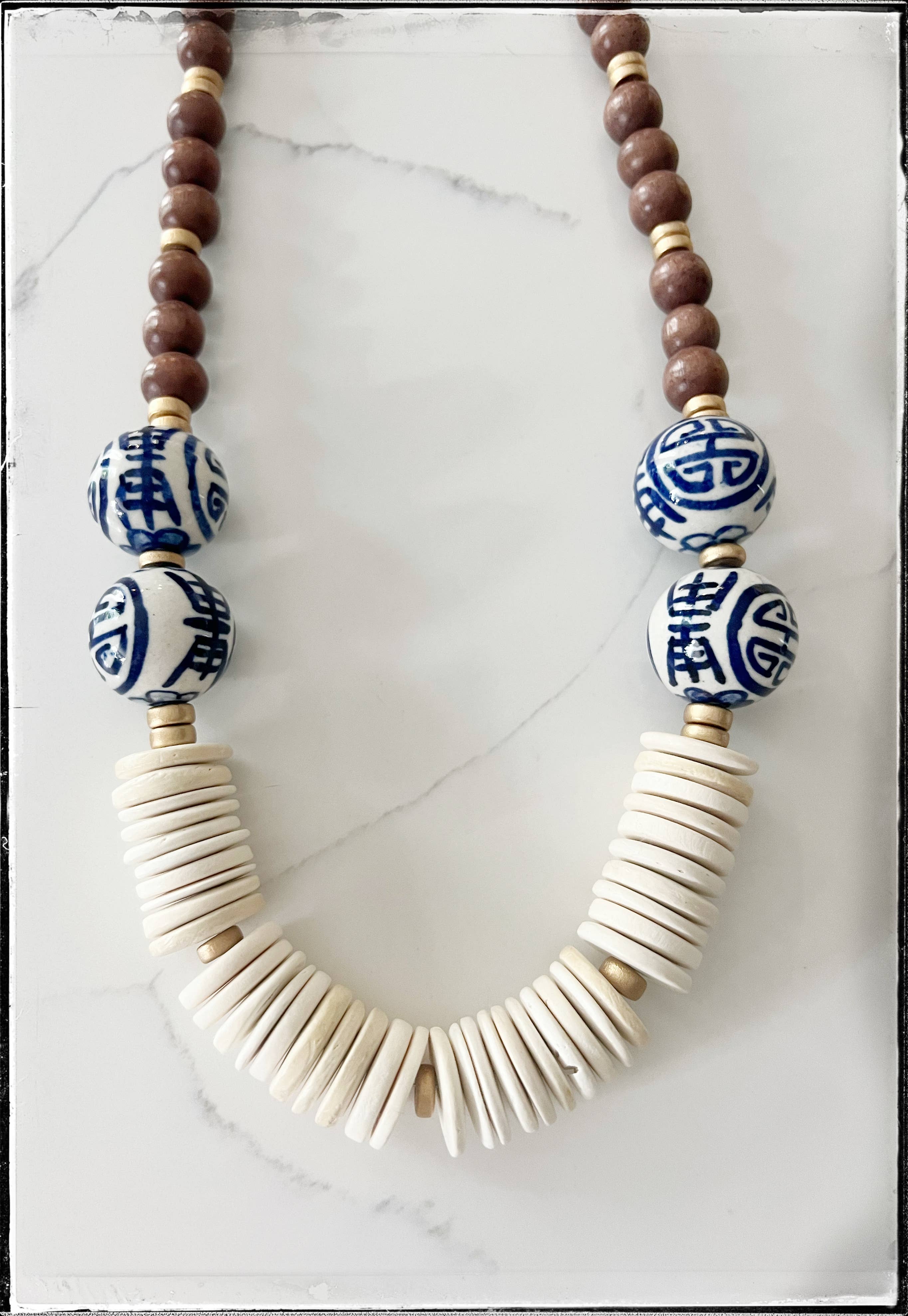 GENTRY BY JENNA | BLUE CHINOISERIE + WOOD NECKLACE